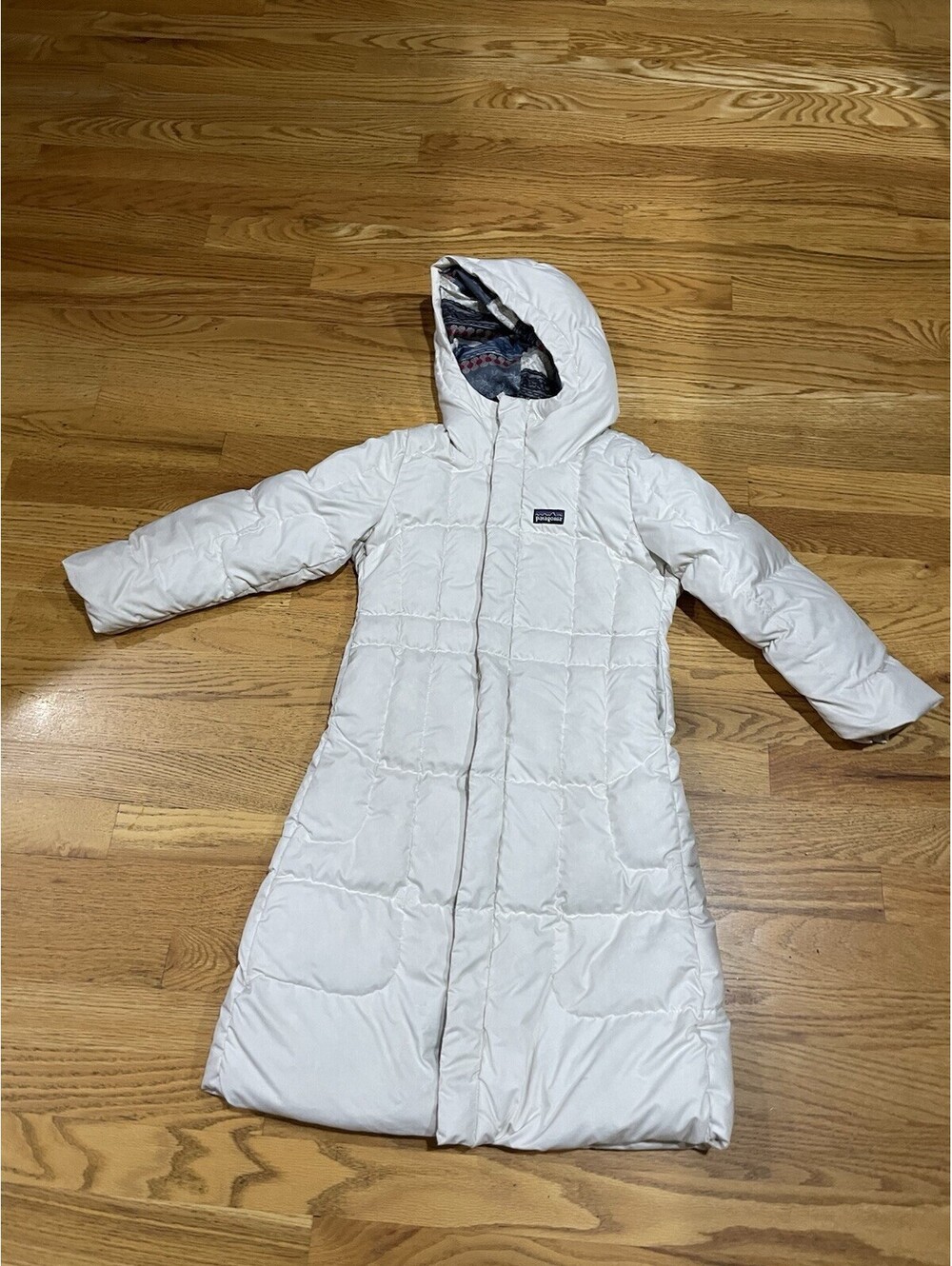 Patagonia Girls' white Long Down Insulated Hooded Puffer Jacket, Size XS 5-6